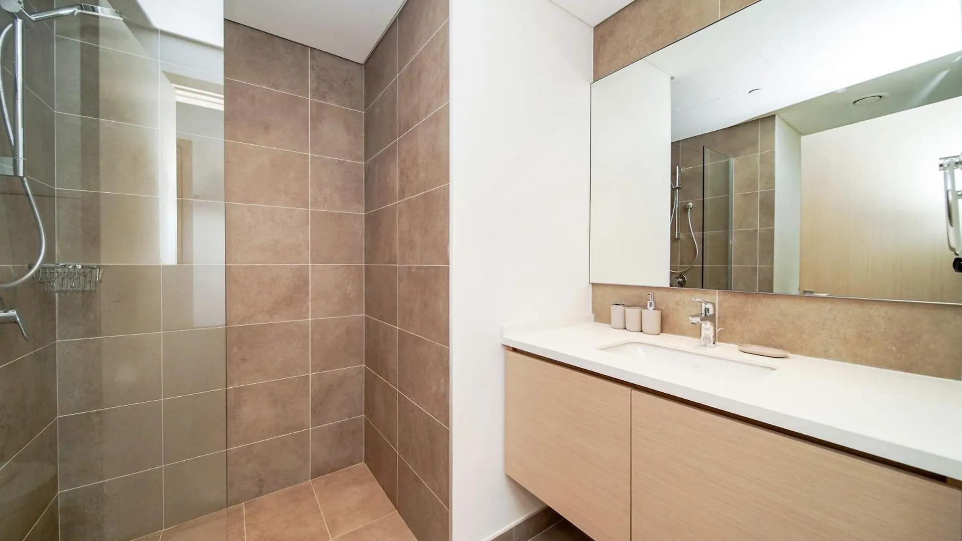 Pvh - Stylish 2Br In Creek Gate Tower 2 Apartment Dubai 0*,  United Arab Emirates